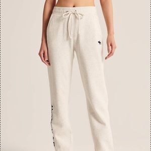 Abercrombie & Fitch logo sweatpants